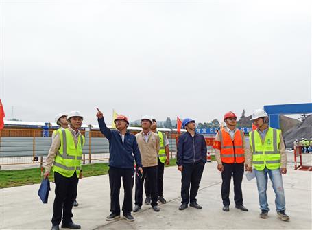 市安全文明標準化工地評審專家組到古宜鎮(zhèn)第三初級中學(xué)項目檢查