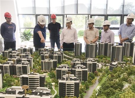 【奮戰(zhàn)80天·沖刺四季度】公司領(lǐng)導(dǎo)班子成員利用周末休息時間到項(xiàng)目調(diào)研