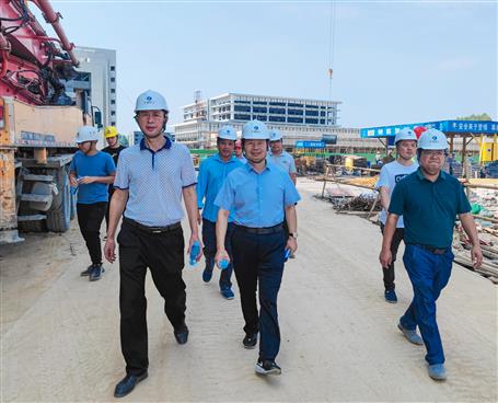 侯立林率隊(duì)到冶建公司項(xiàng)目開(kāi)展第三季度綜合“飛行”檢查