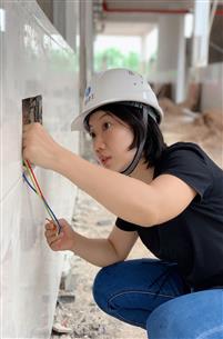 【樹榜樣 當先鋒】優(yōu)秀共產黨員黃媚：勇?lián)厝?沖鋒在前