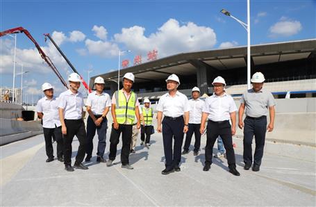 覃振華到桂華分公司項(xiàng)目開展2025年第三季度暨“中秋節(jié)”“國(guó)慶節(jié)”前安全生產(chǎn)質(zhì)量綜合大檢查